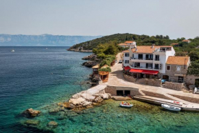 Rooms Ana - 5 m from beach, Gdinj